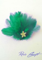 Дизайнерски ръчно изработени брошки - украса за коса с пера и кристали цвят зелено Green Bird